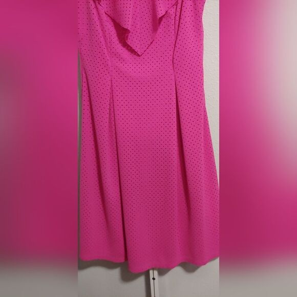 Eliza J Sleeveless Dress w Ruffle V-neck & Laser-cut Detail Sz 8 Hot Pink - Picture 5 of 9